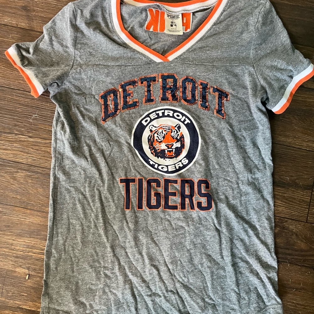 Victoria’s Secret Pink Detroit Tigers bling tee!  Size Small.